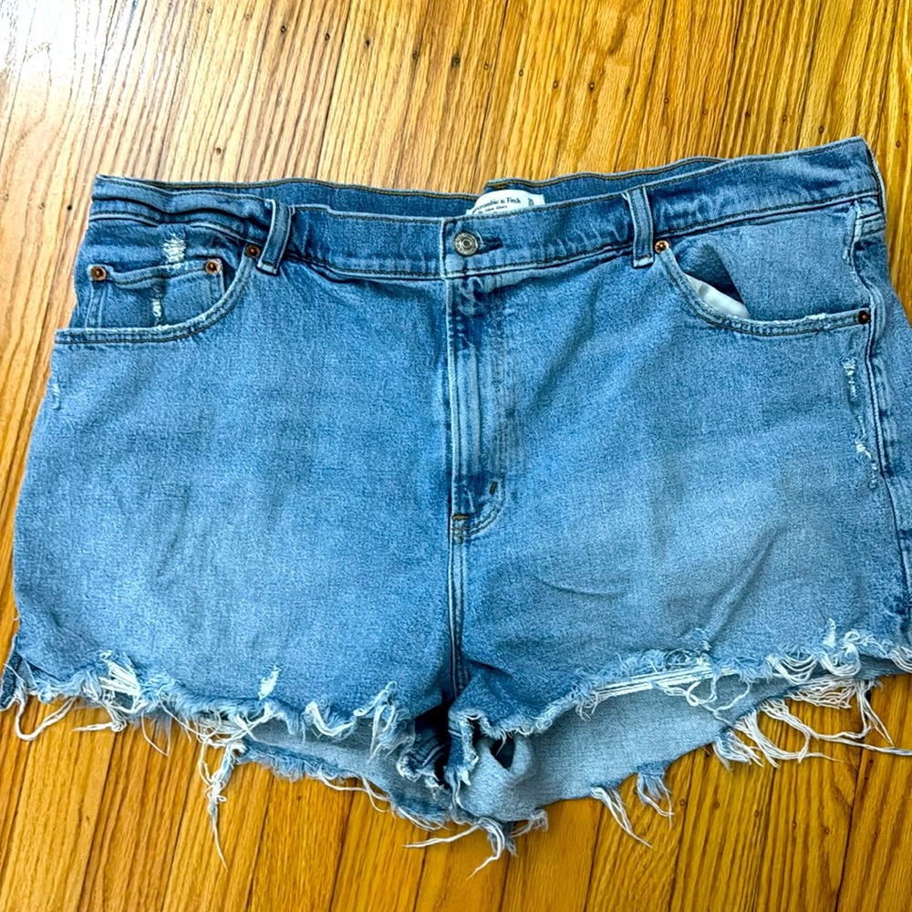 Abercrombie - The Mom Short